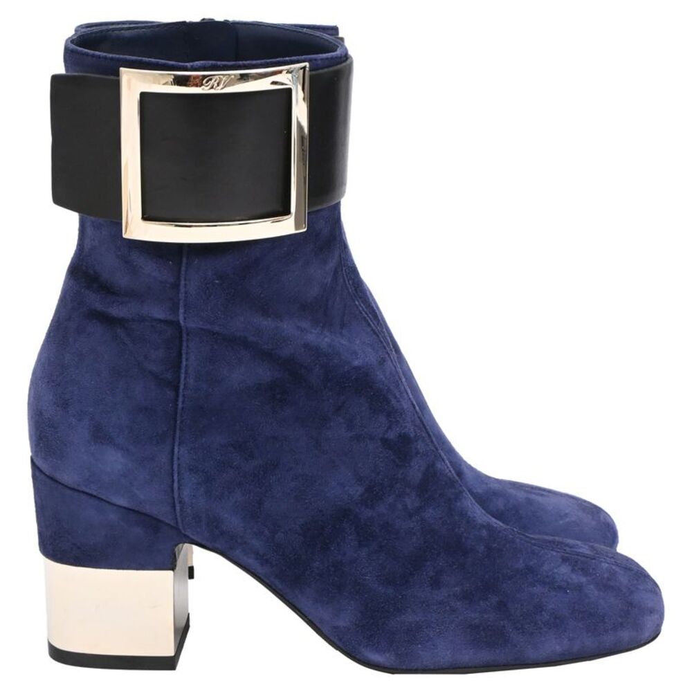 Roger Vivier So Vivier Buckled Ankle Boots in Navy Blue Suede